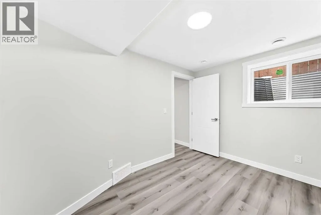 127 Whitworth Way NE