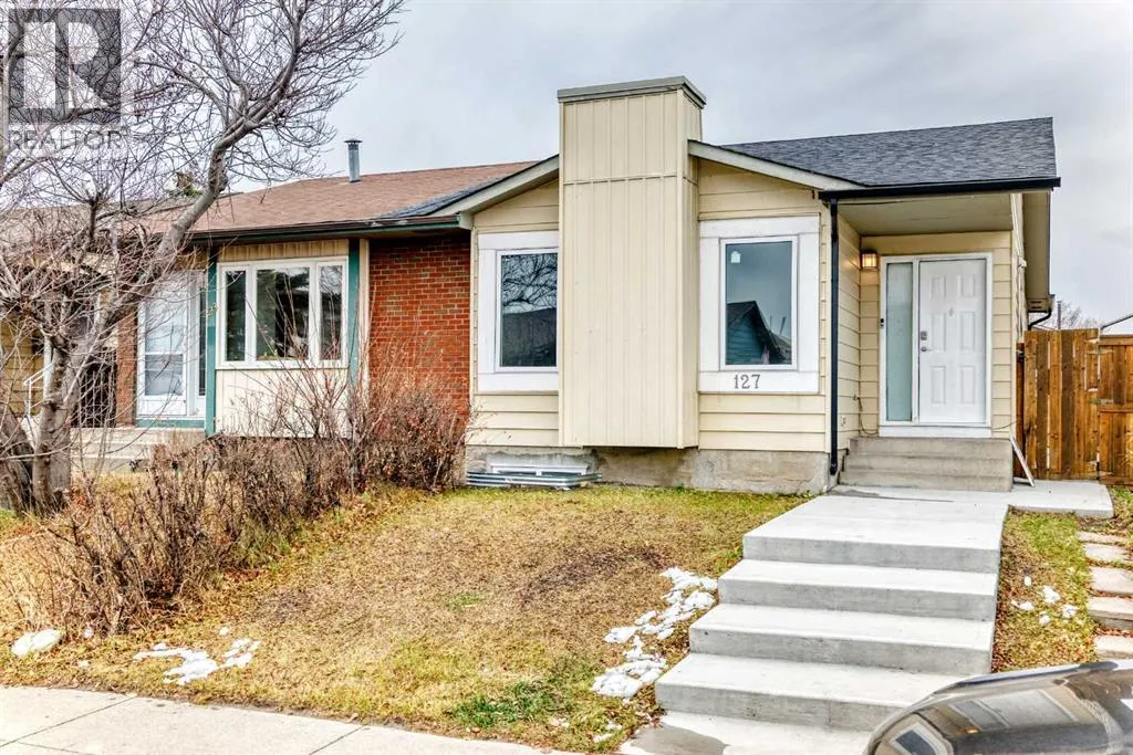 127 Whitworth Way NE