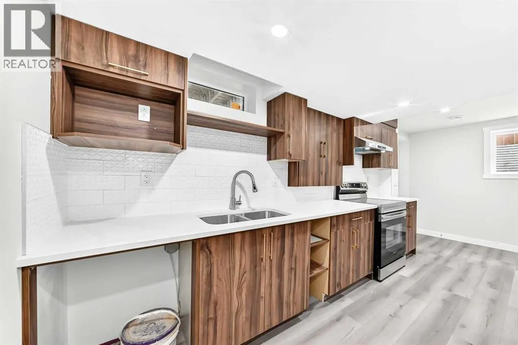 127 Whitworth Way NE