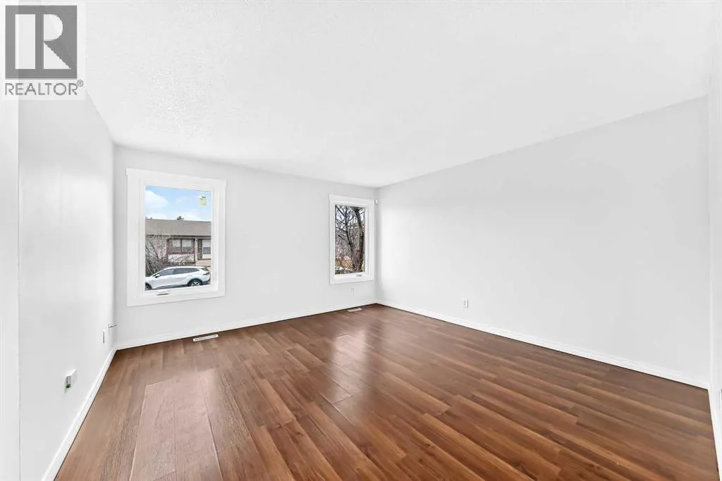 127 Whitworth Way NE