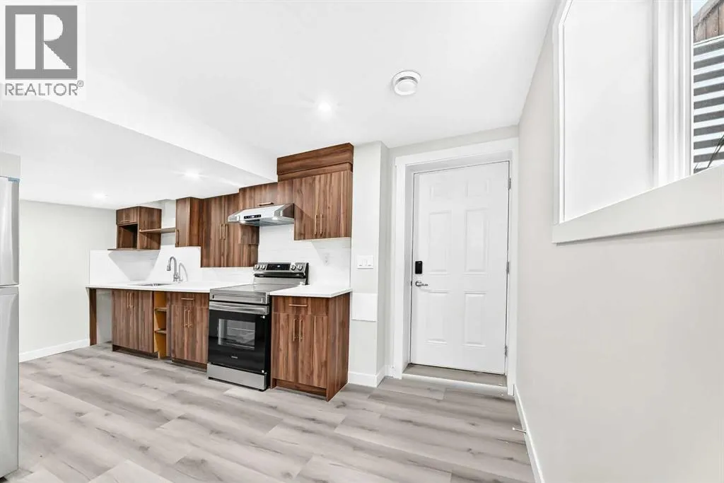 127 Whitworth Way NE