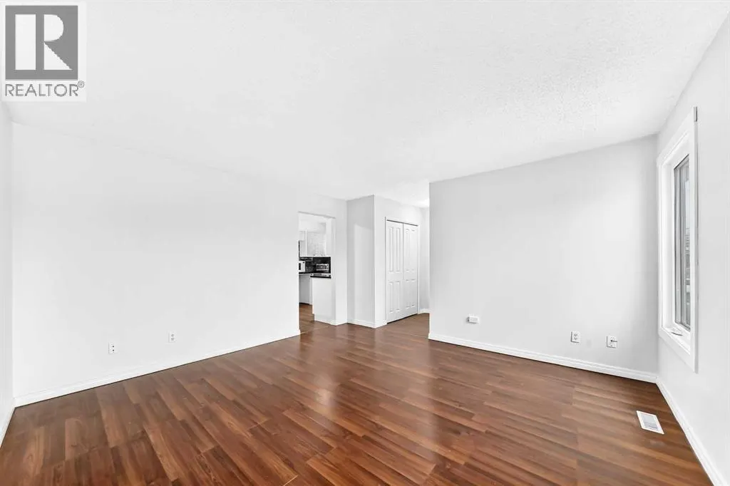 127 Whitworth Way NE