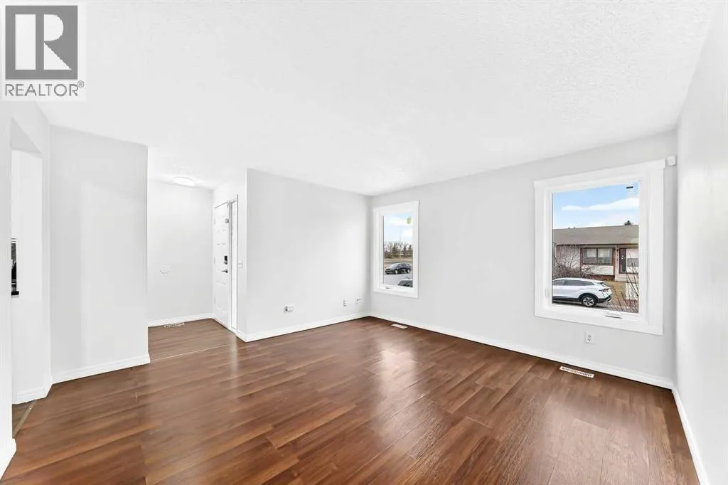 127 Whitworth Way NE