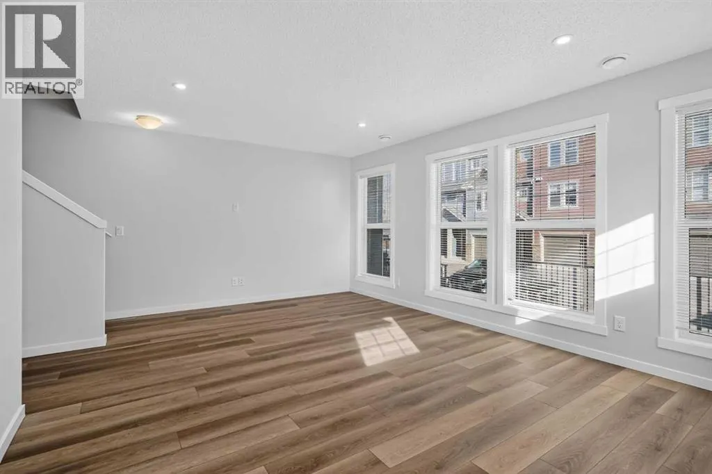 237 Cranbrook Square SE