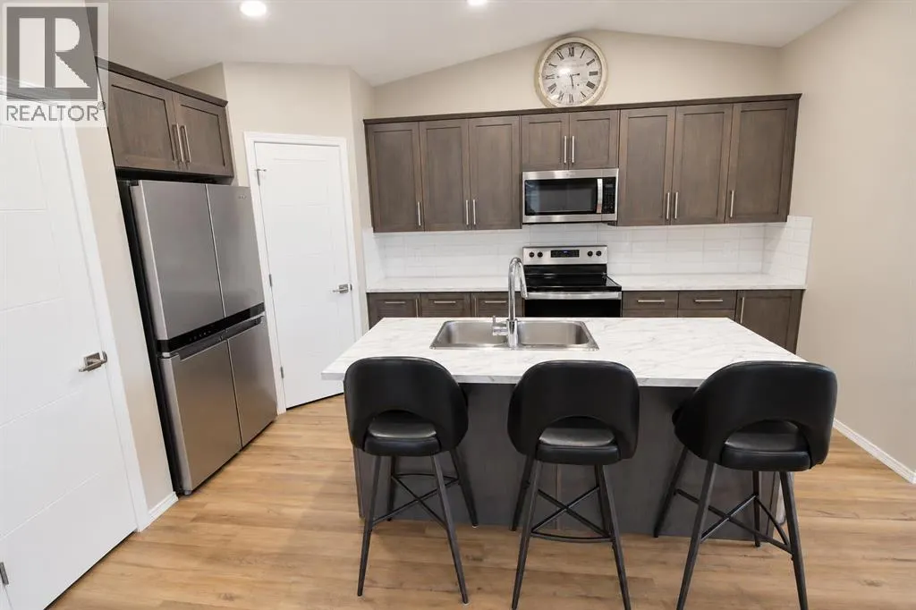 121 Golden Crescent