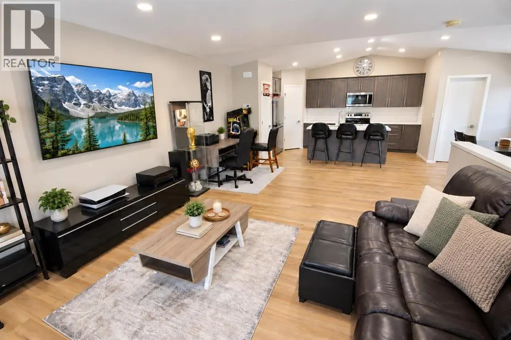 121 Golden Crescent