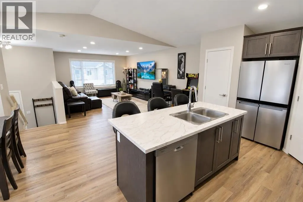 121 Golden Crescent