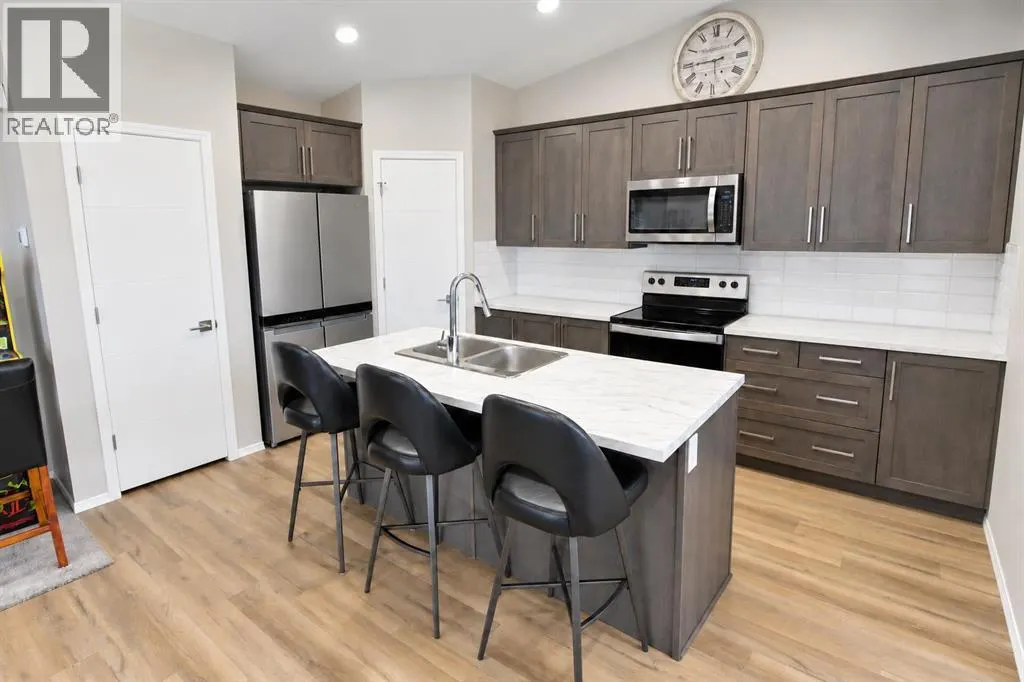 121 Golden Crescent