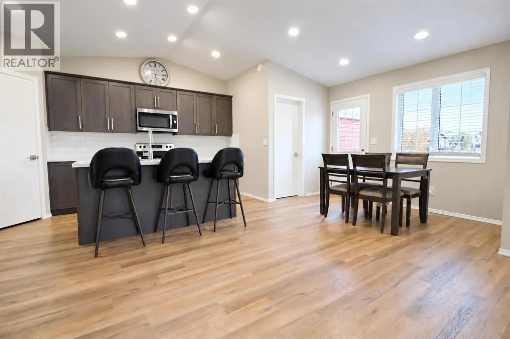 121 Golden Crescent