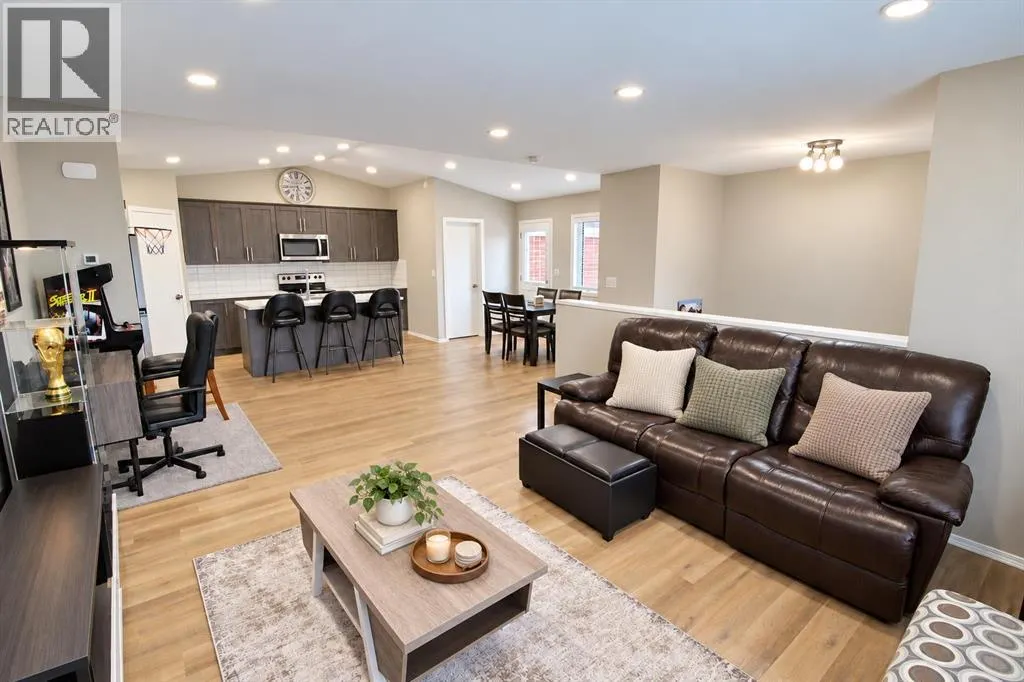 121 Golden Crescent