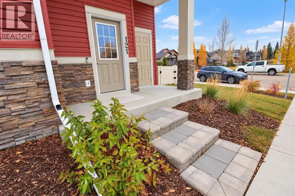 121 Golden Crescent