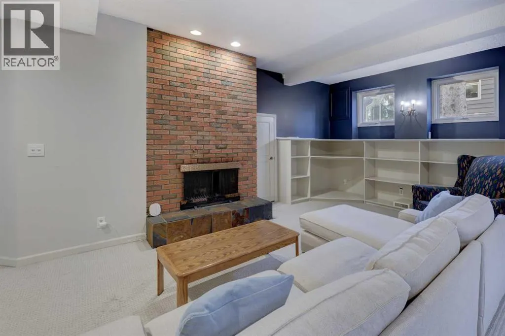 216 Pump Hill Gardens SW
