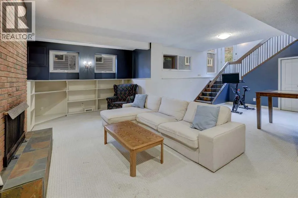 216 Pump Hill Gardens SW