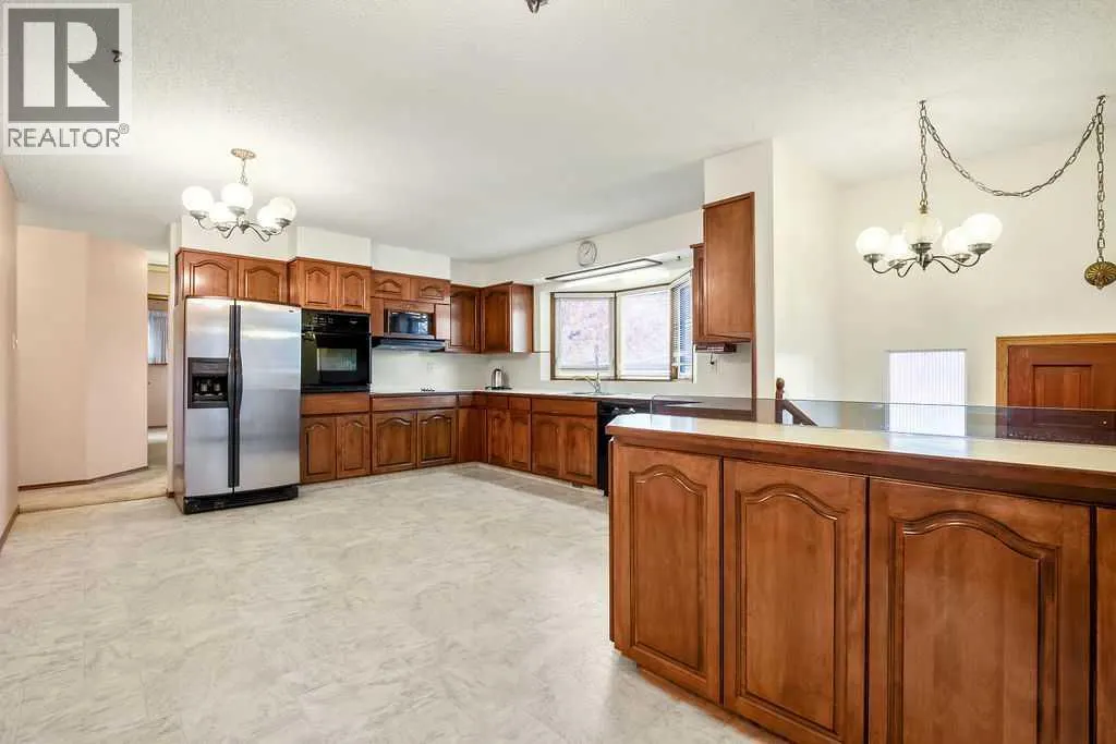10711 Mapleglen Crescent SE
