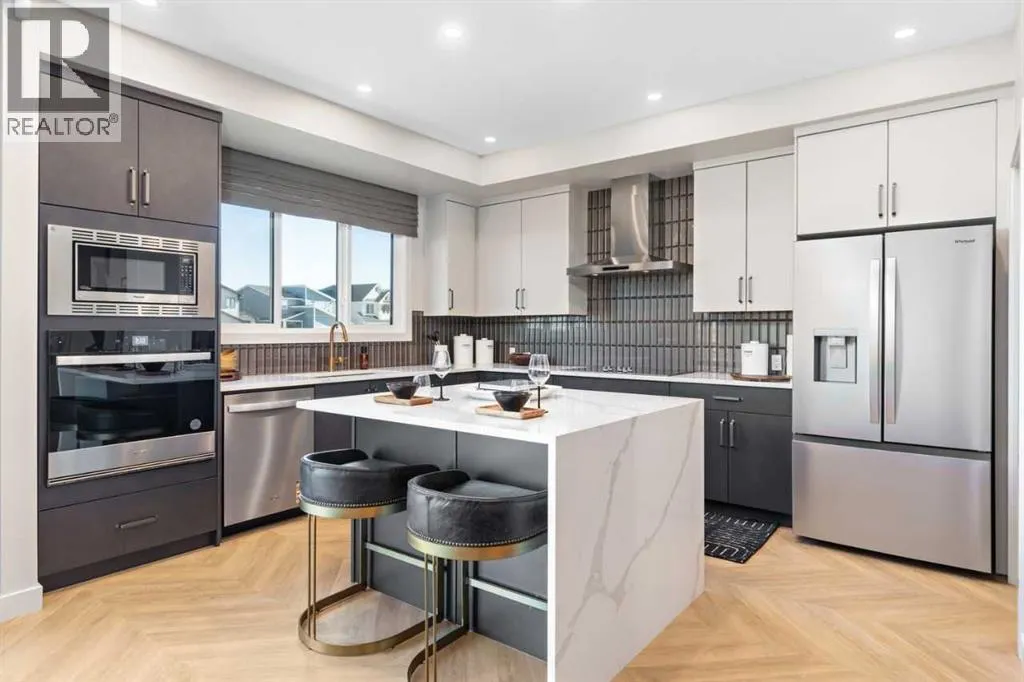 239 Vantage Crescent SW