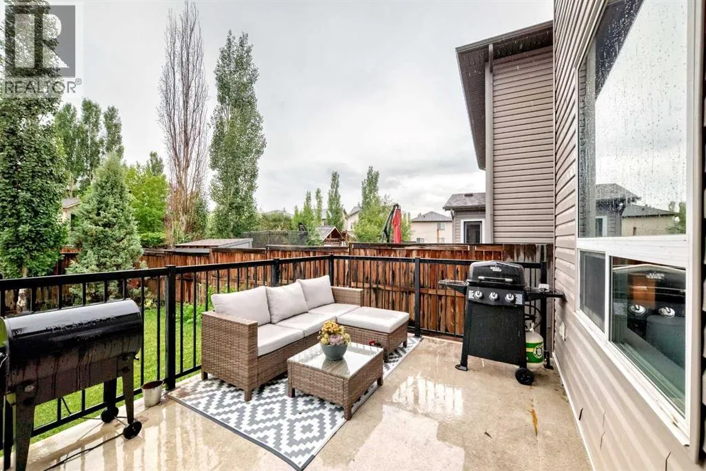 121 Chapalina Heights SE