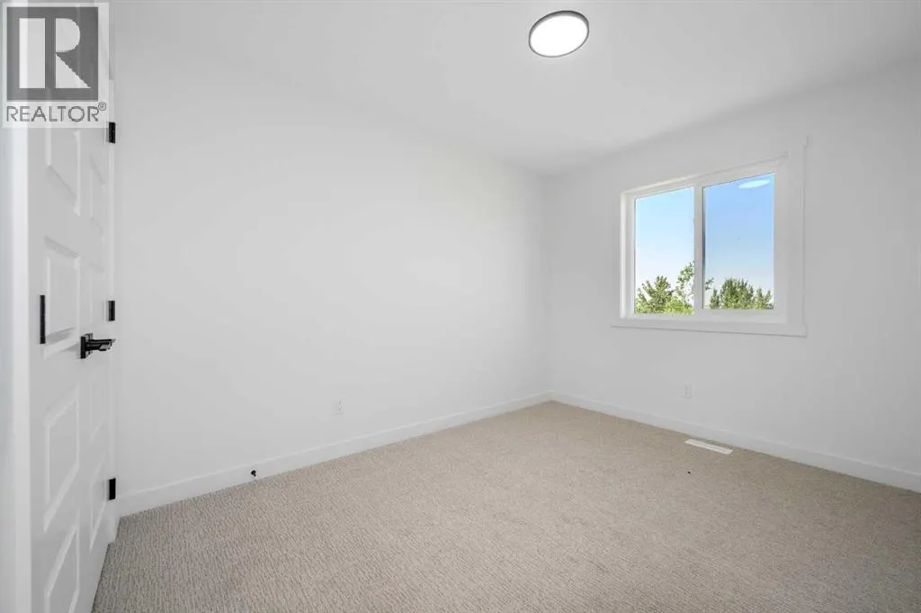 182 Lakewood Crescent