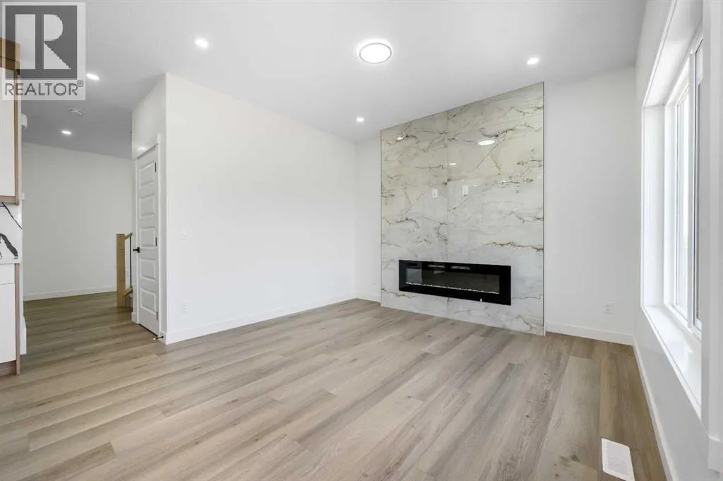182 Lakewood Crescent