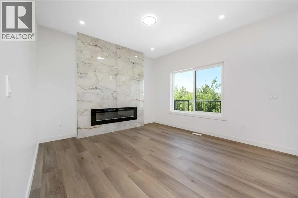 182 Lakewood Crescent