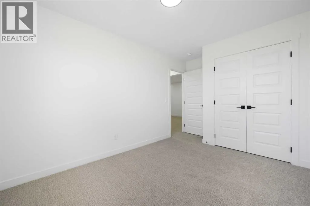 182 Lakewood Crescent