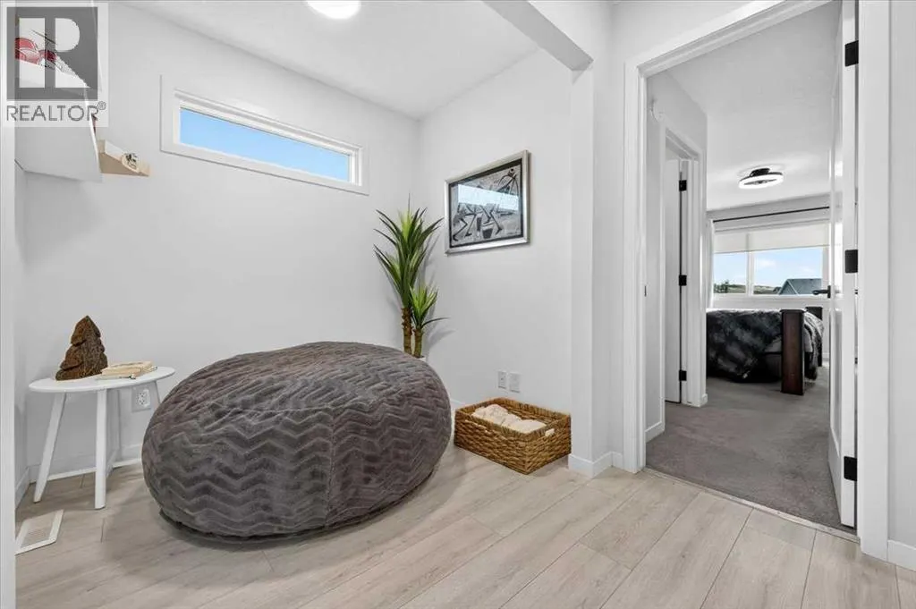 32 Cranbrook Bay SE