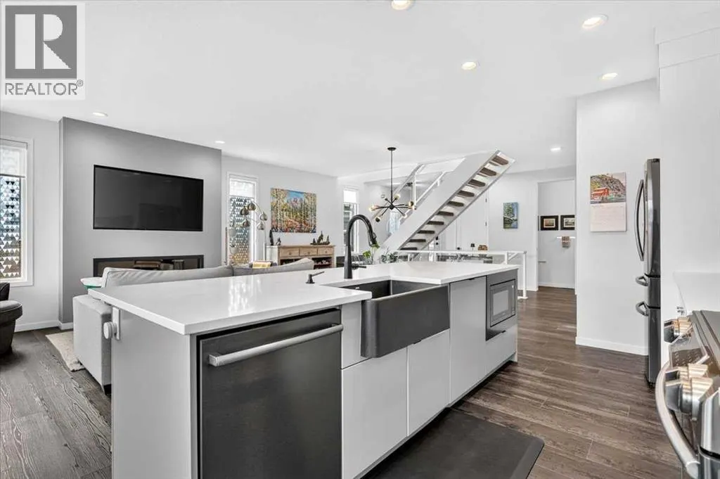 32 Cranbrook Bay SE