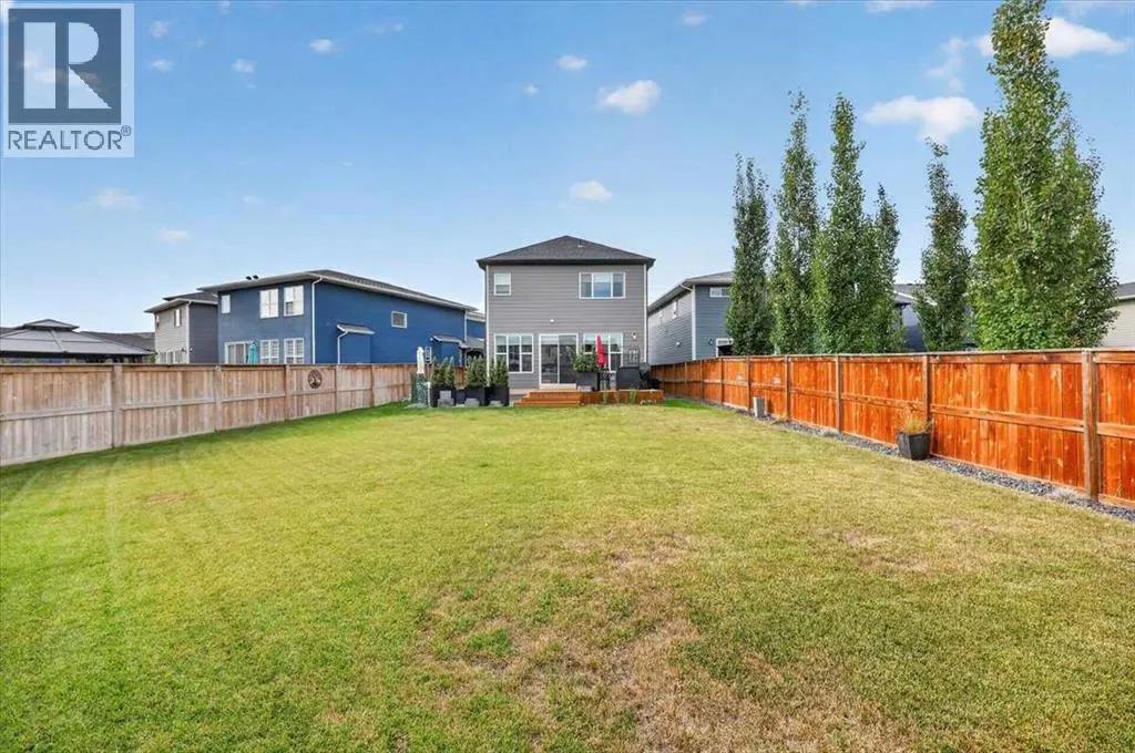 32 Cranbrook Bay SE