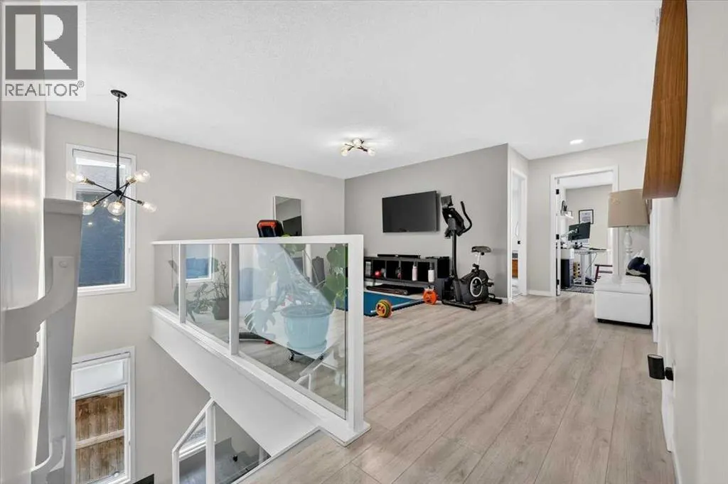 32 Cranbrook Bay SE