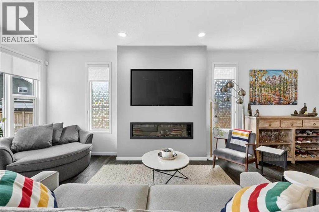 32 Cranbrook Bay SE