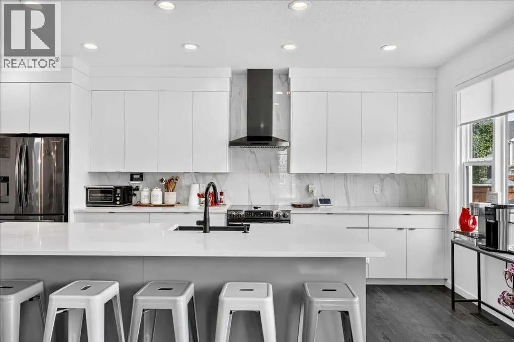 32 Cranbrook Bay SE