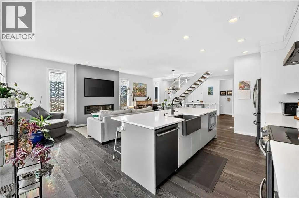 32 Cranbrook Bay SE