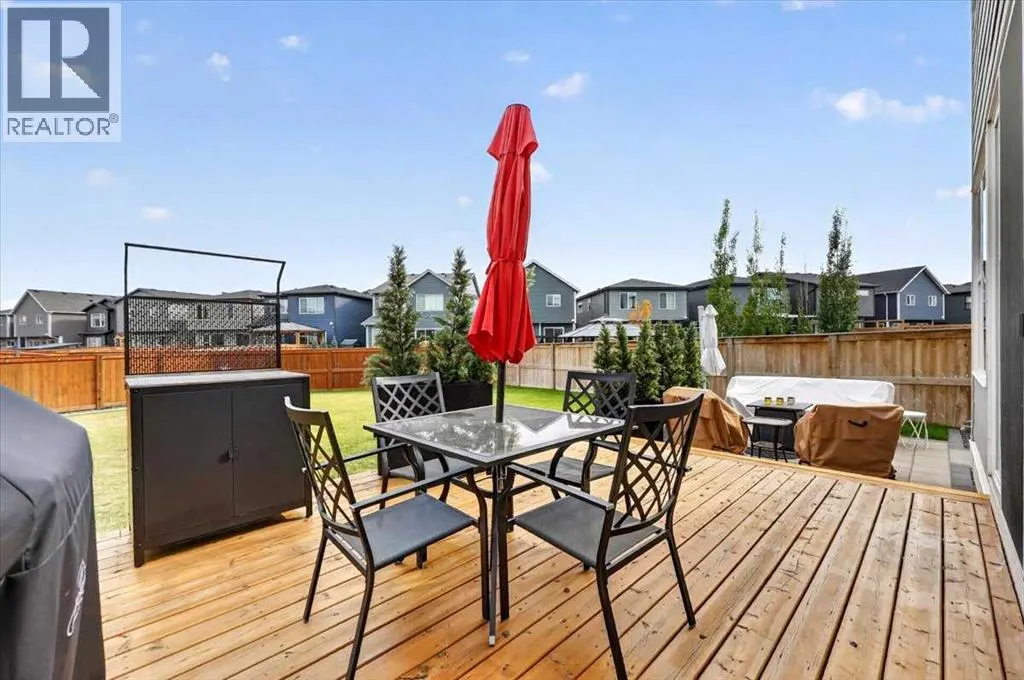 32 Cranbrook Bay SE