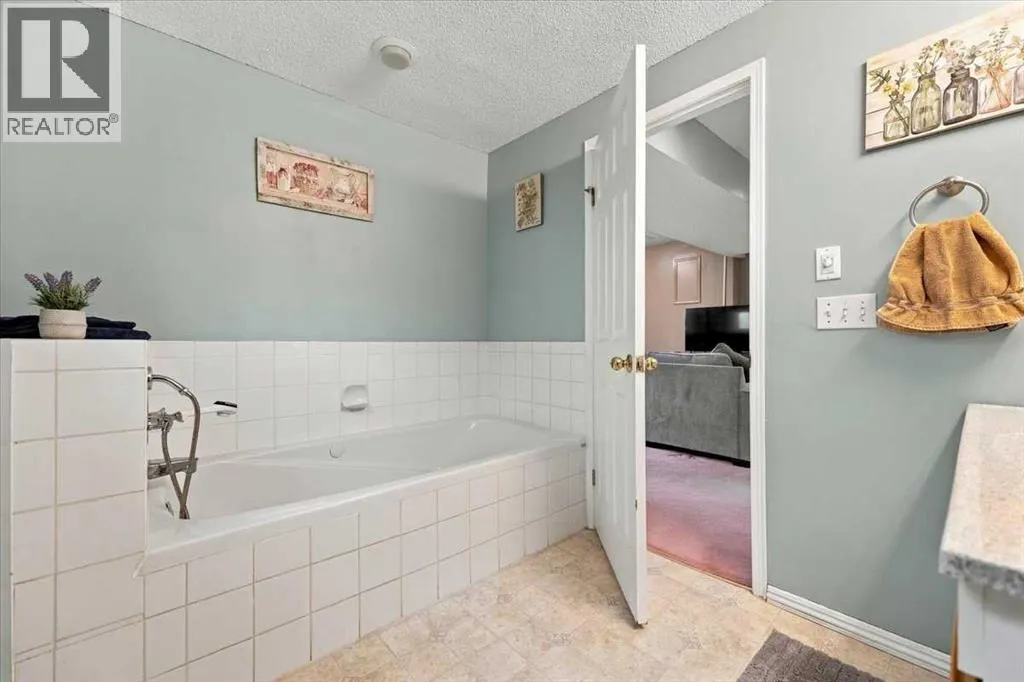 36 Covington Mews NE