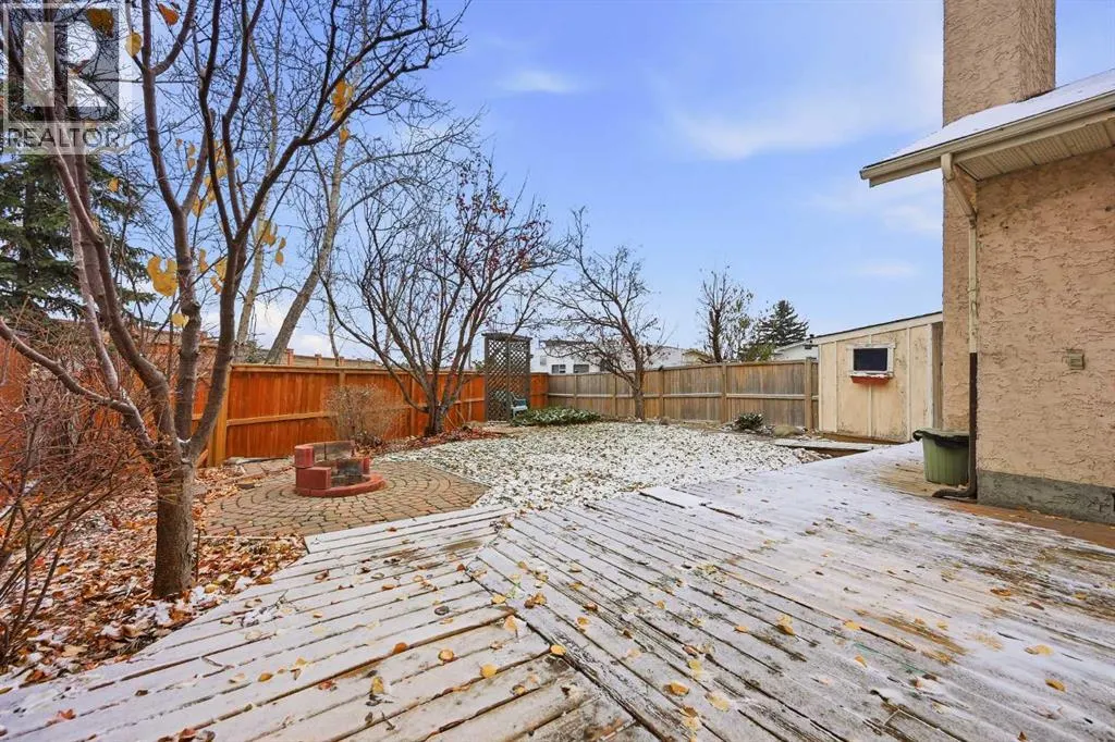 207 Riverside Way SE