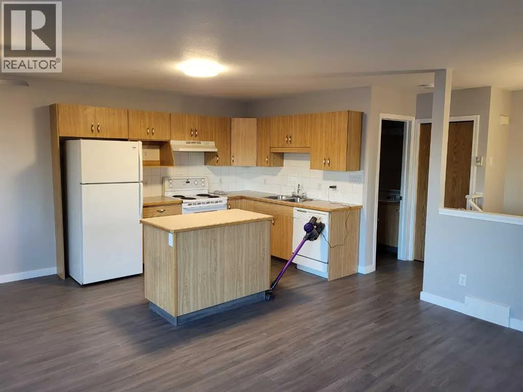 3, 236 St. James Boulevard N