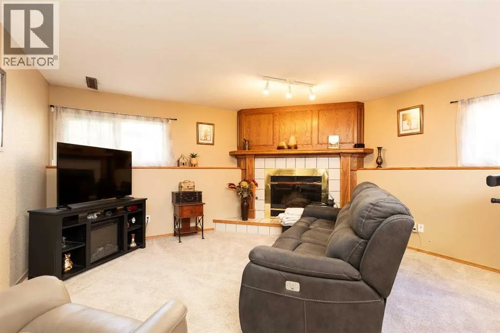 44 Lakhota Road W