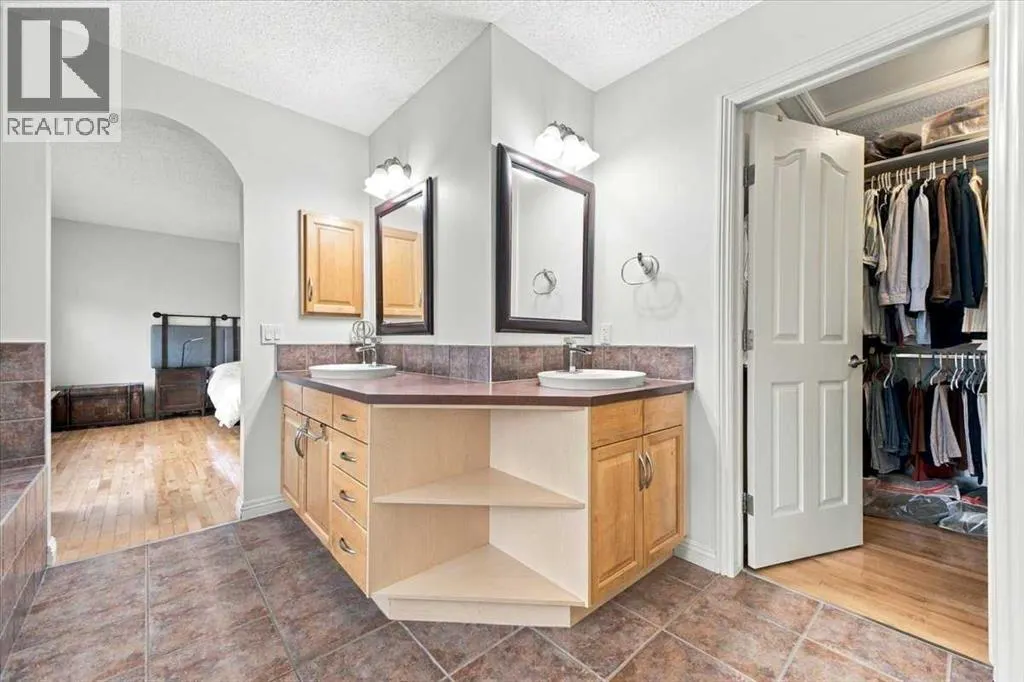 262 Everstone Drive SW