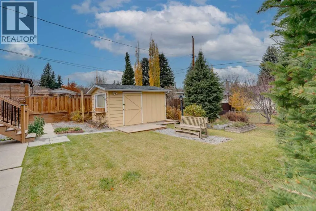 616 Hunts Crescent NW