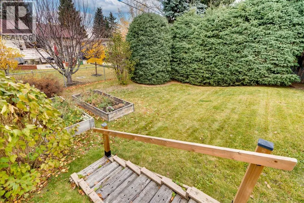 616 Hunts Crescent NW