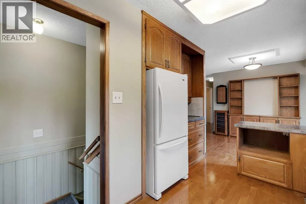 616 Hunts Crescent NW