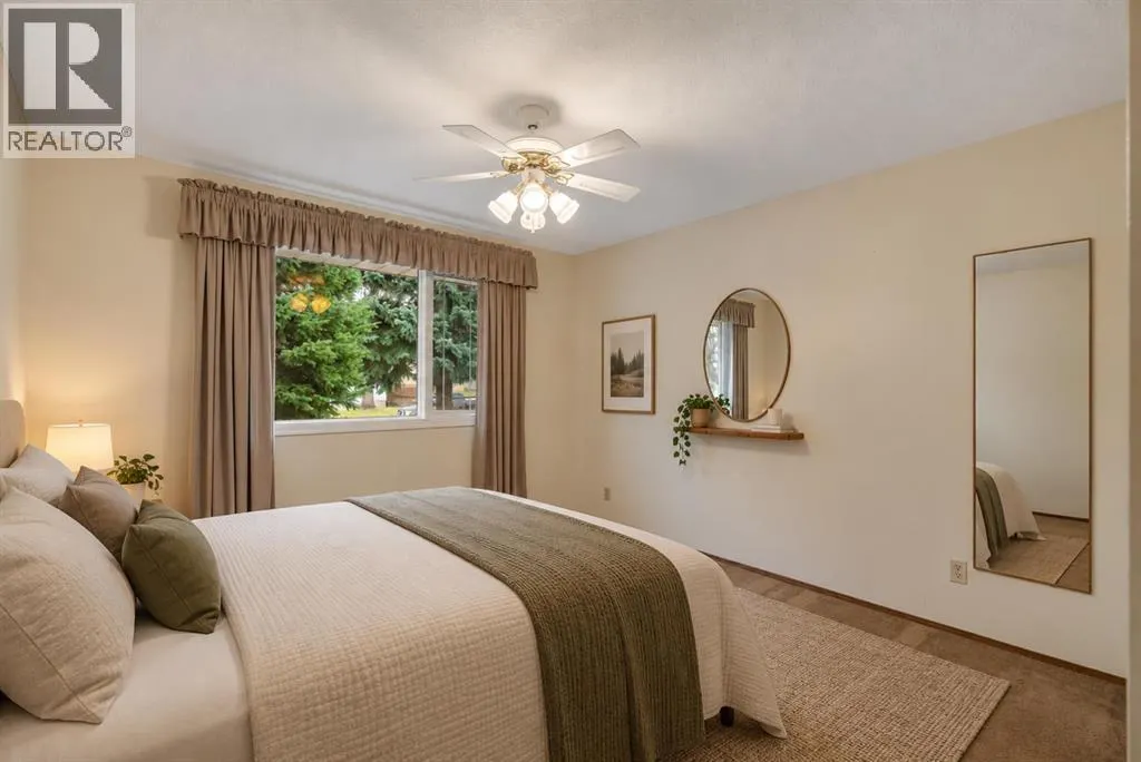 616 Hunts Crescent NW