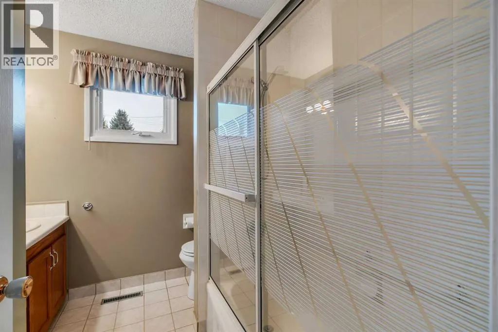 616 Hunts Crescent NW