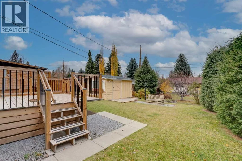616 Hunts Crescent NW