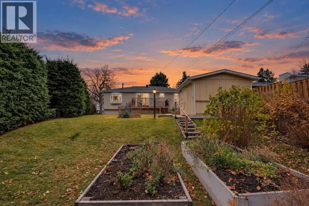 616 Hunts Crescent NW