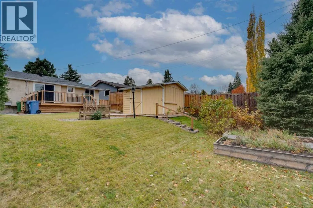 616 Hunts Crescent NW