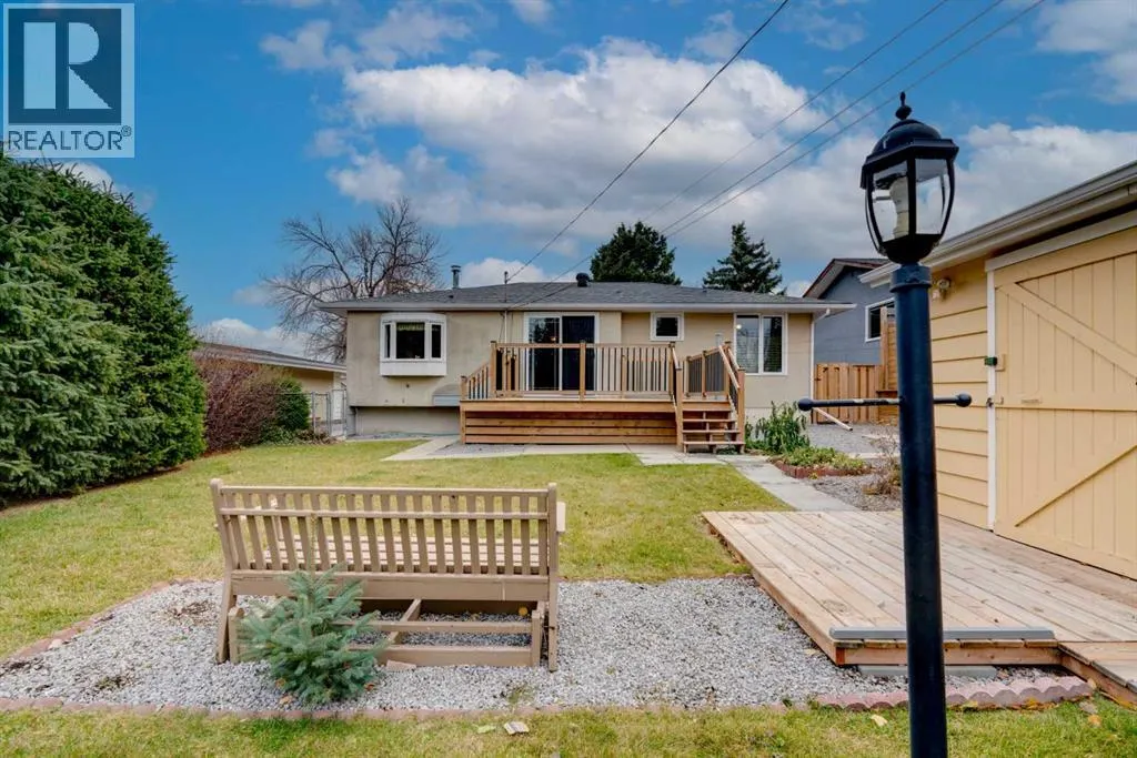 616 Hunts Crescent NW
