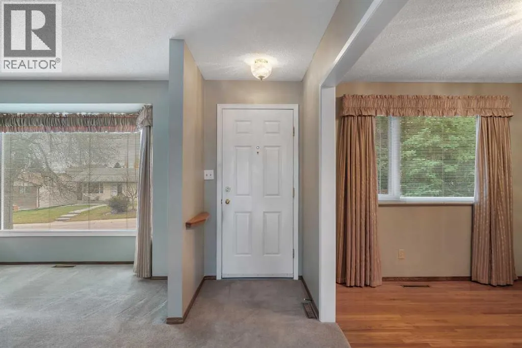 616 Hunts Crescent NW