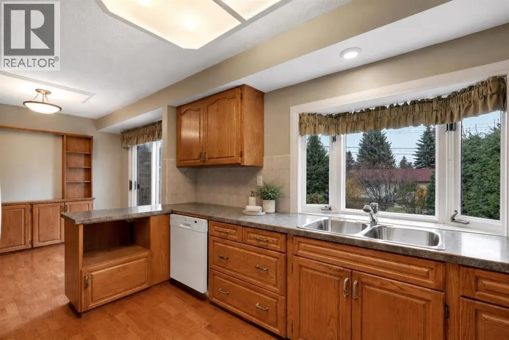 616 Hunts Crescent NW
