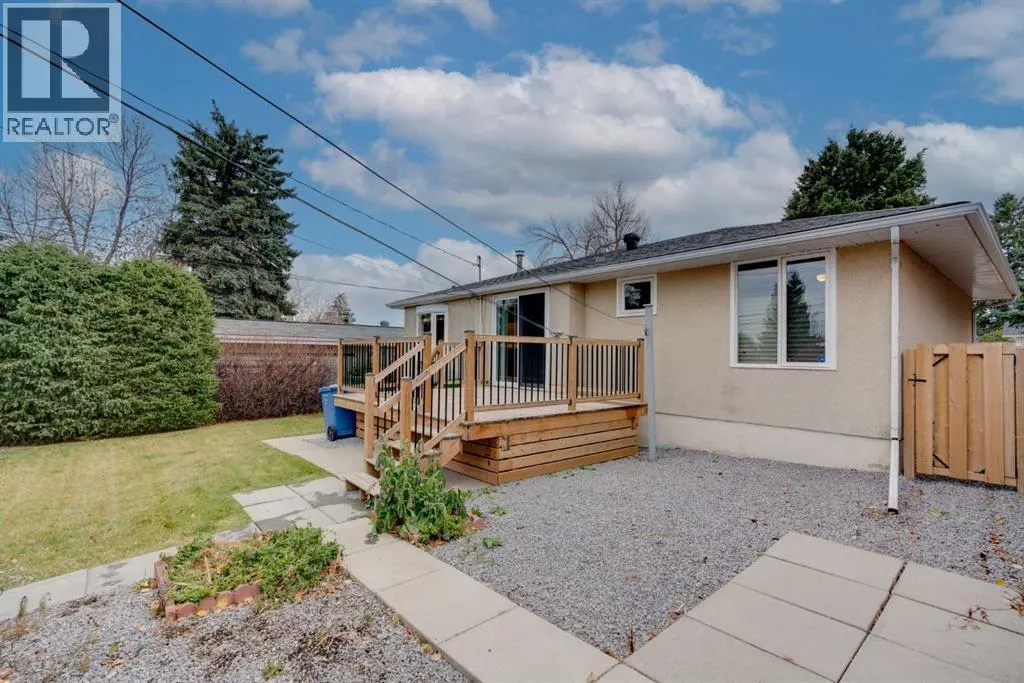 616 Hunts Crescent NW