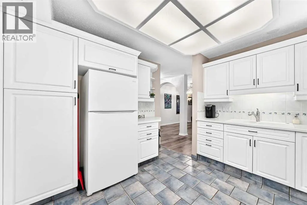 2, 2212 Paliswood Road SW